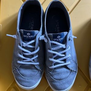 7.5 Sperry boat shoes